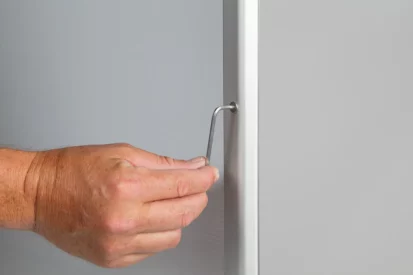 Allen Key Lockable Snap Frame Image 3
