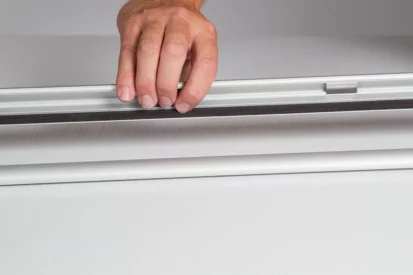 EASY LOADER Snap Rail Poster Hanger Image 1